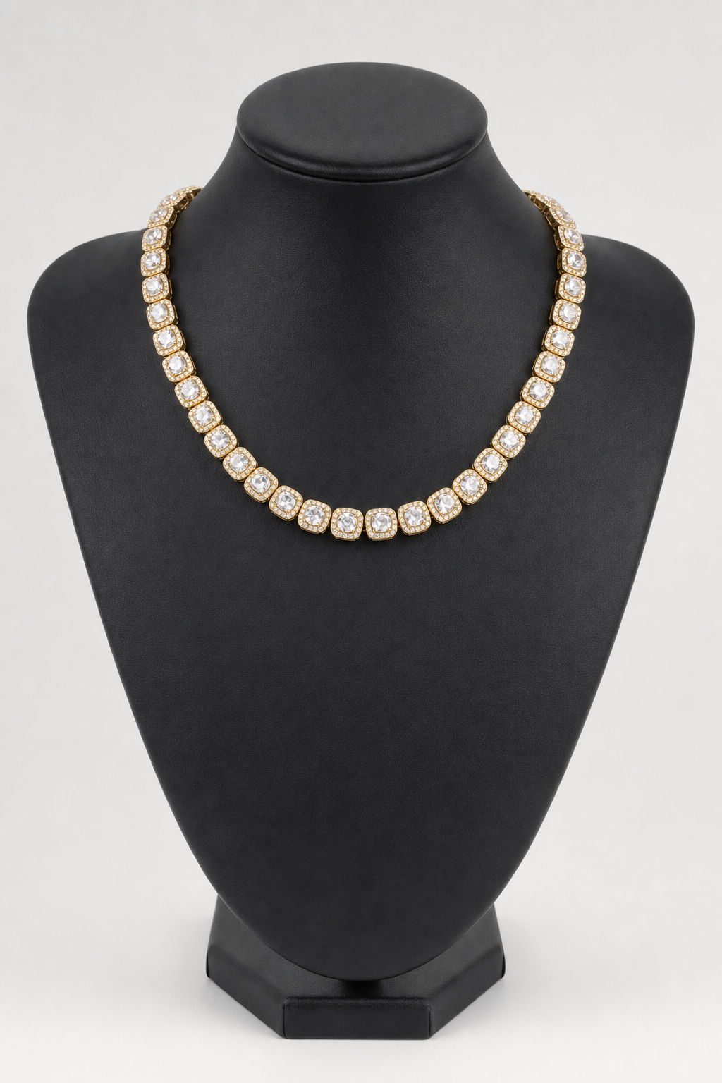 Chaine hip hop bling bling — sur présentoir noir mat