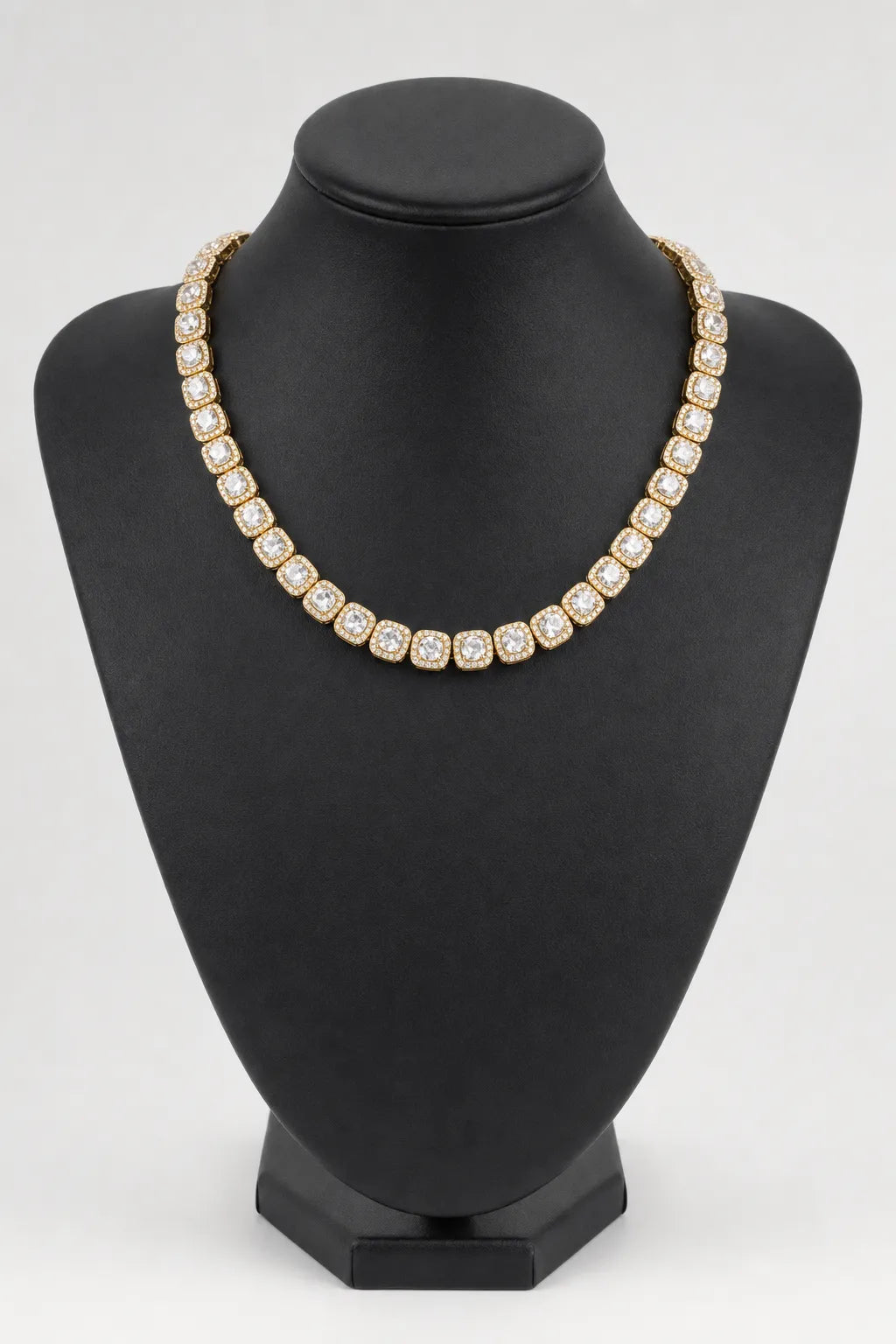 Chaine hip hop bling bling — sur présentoir noir mat