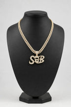 Chaine iced out — sur présentoir noir mat