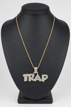 Chaine Trap — sur présentoir noir mat