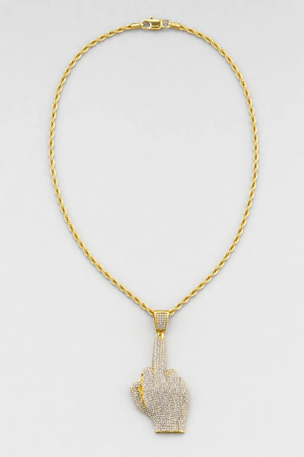 Collier doigt d'honneur — couleur Or sur fond gris