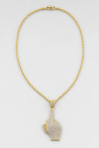 Collier doigt d'honneur — couleur Or sur fond gris