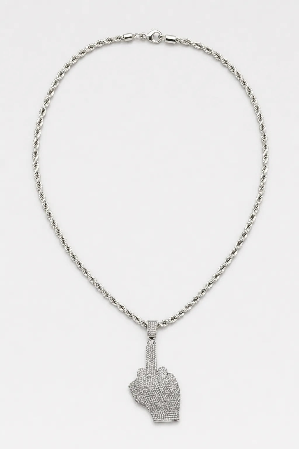 Collier doigt d'honneur — couleur Argent sur fond gris