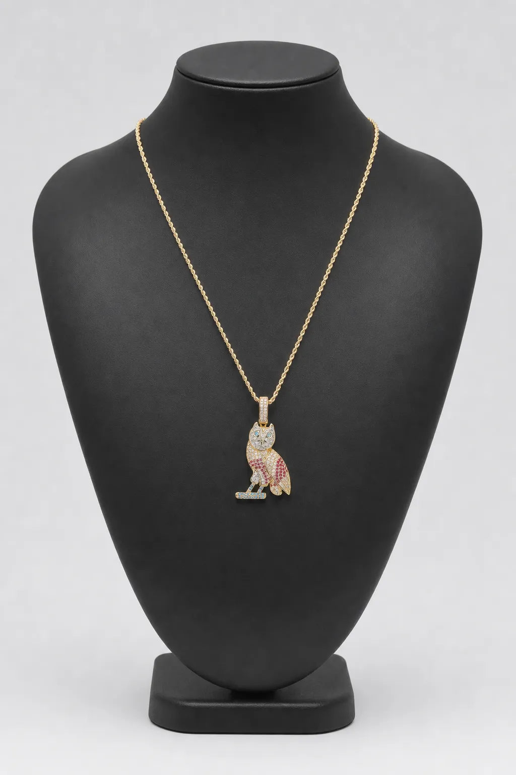 Collier Drake — sur présentoir noir mat