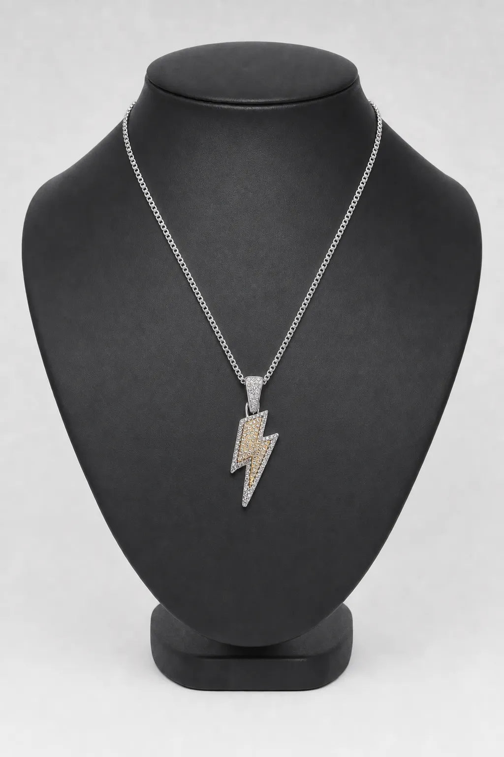 Collier éclair — sur présentoir noir mat