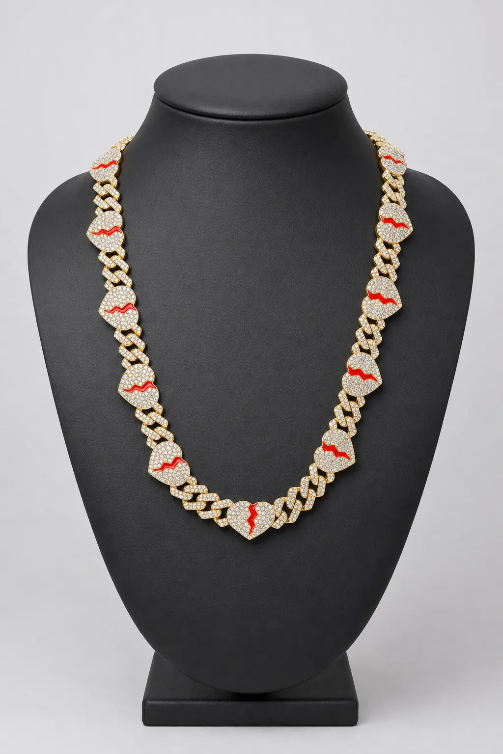 Collier Koba la D — sur présentoir noir mat