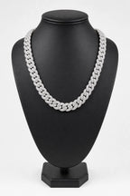Collier Niska — sur présentoir noir mat