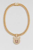 Collier rappeur bling bling — couleur Or sur fond gris