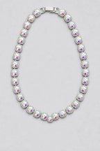 Collier rappeur us — sur fond gris