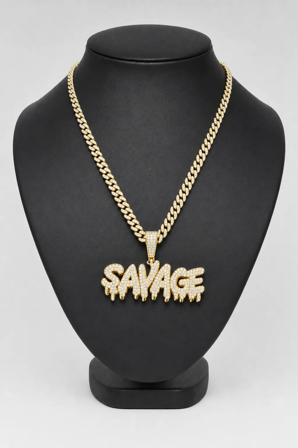 Collier Savage — sur présentoir noir mat