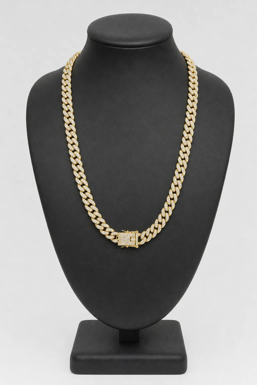Collier SCH — sur présentoir noir mat