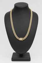 Collier SCH — sur présentoir noir mat