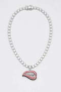 Collier streetwear — sur fond gris — couleur Argent