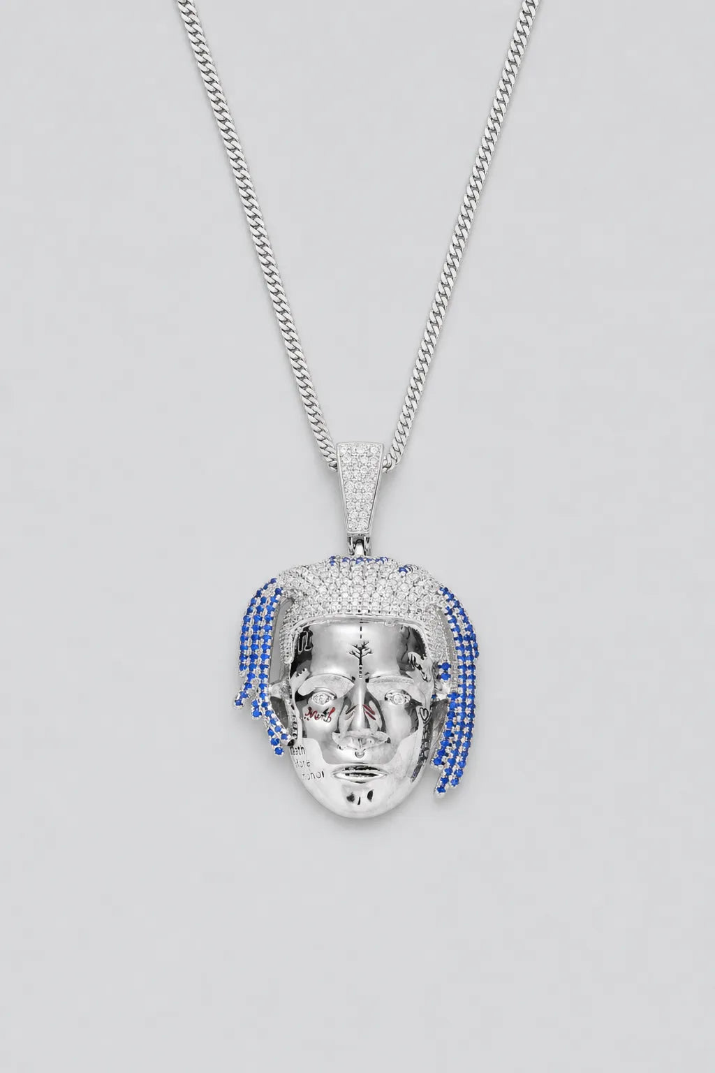 Collier XXXTENTACION — sur fond gris