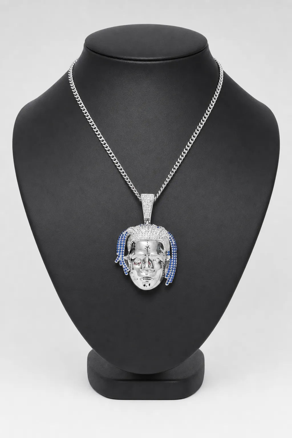 Collier XXXTENTACION — sur présentoir noir mat