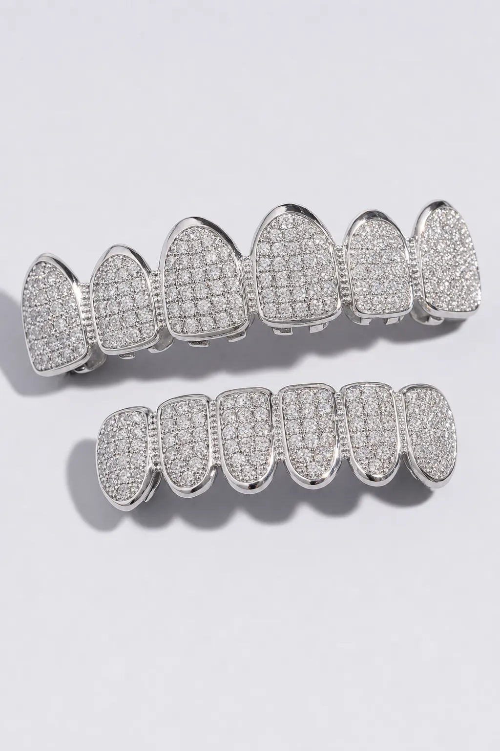 Gazo Grillz — sur fond gris - couleur Ensemble Argent