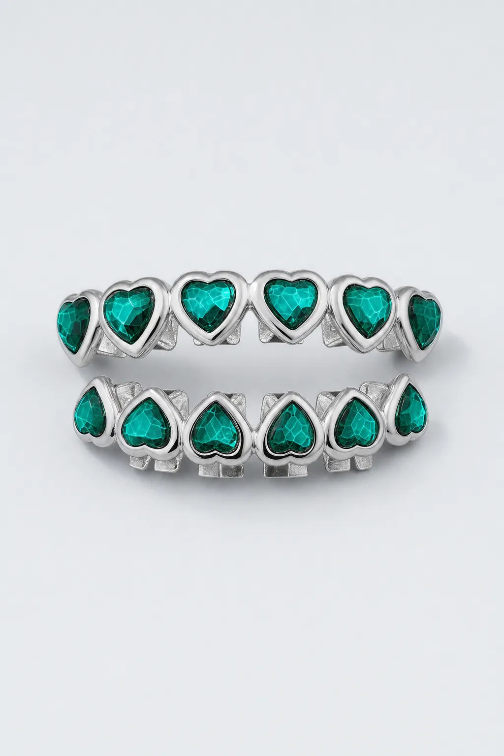 Green grillz — sur fond gris