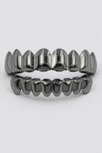 Grillz chrome — sur fond gris
