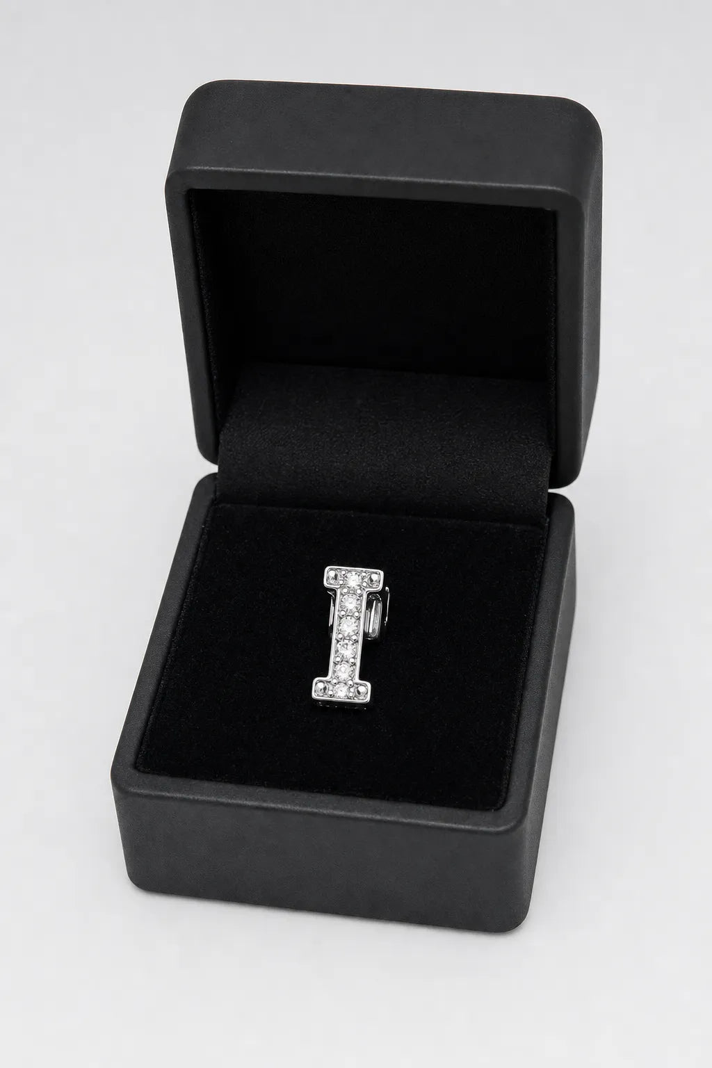 Grillz letters — sur présentoir noir mat
