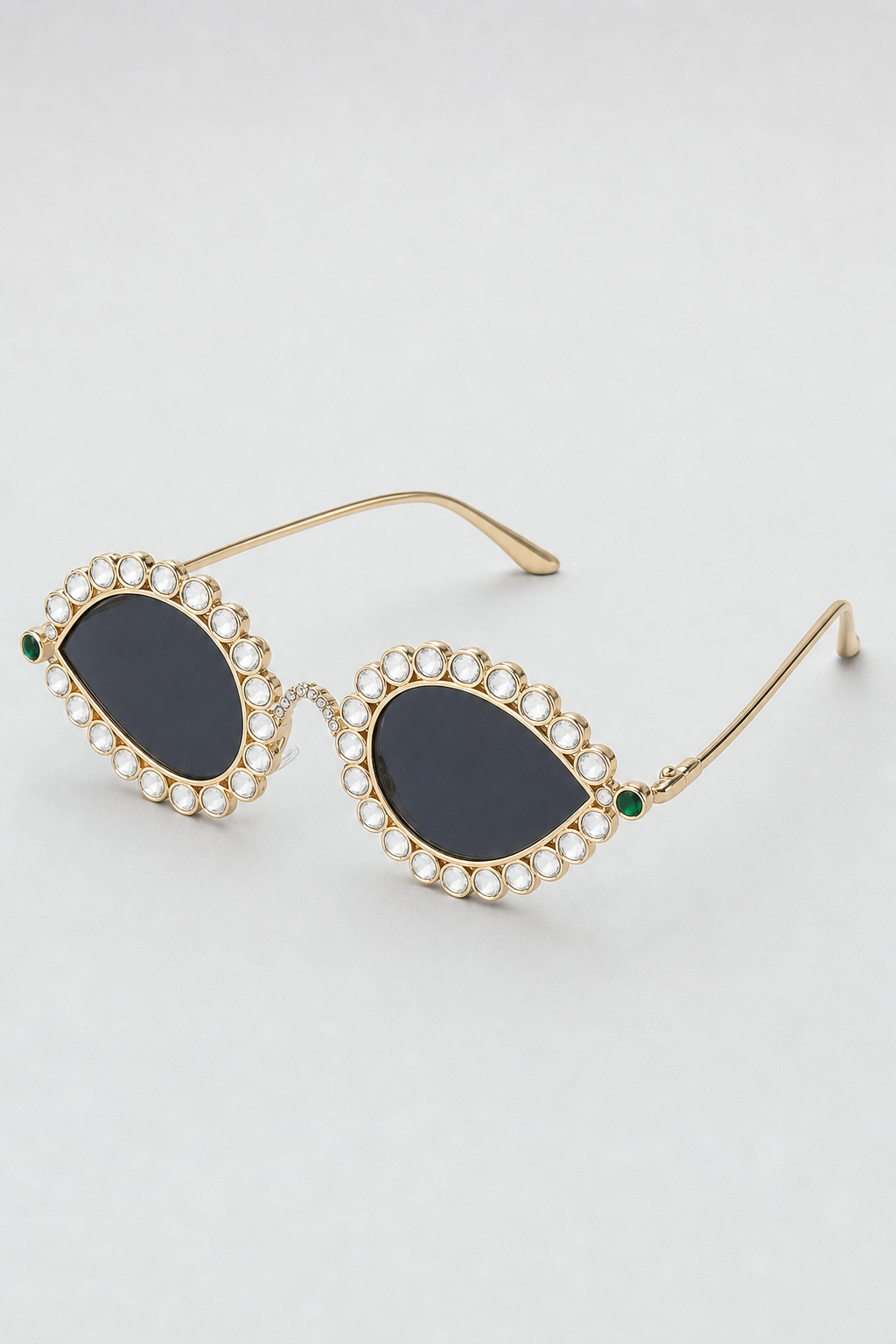 Lunette Pharrell Williams — sur fond gris - couleur Black/Or