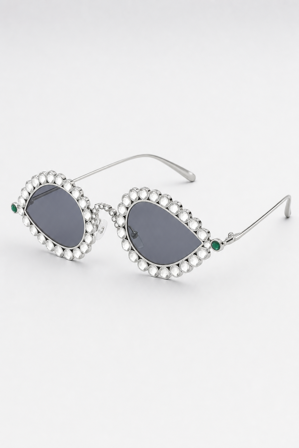 Lunette Pharrell Williams — sur fond gris - couleur Argent/Noir