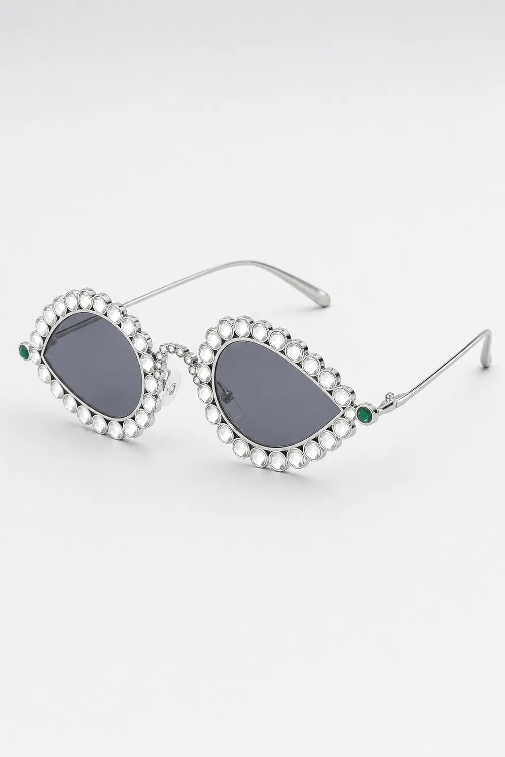Lunette Pharrell Williams — sur fond gris - couleur Argent/Noir