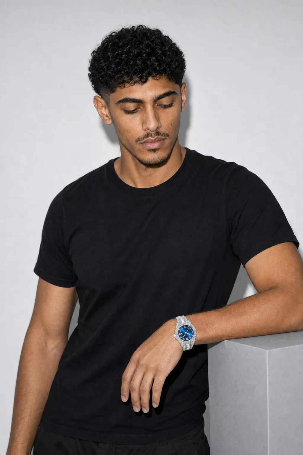 Montre rappeur en Diamant — porté sur fond gris