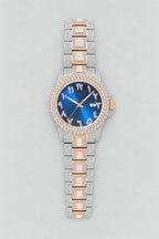 Montre rappeur en Diamant — variante Bleu-Argent-Rose sur fond gris