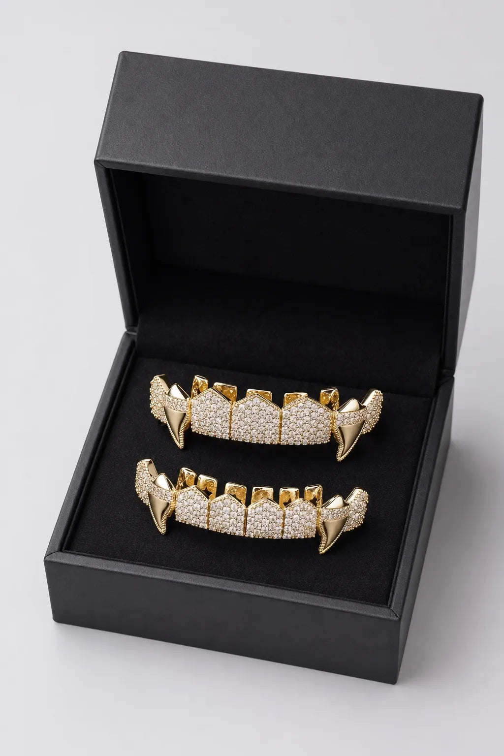 Vampire Grillz — sur présentoir noir mat