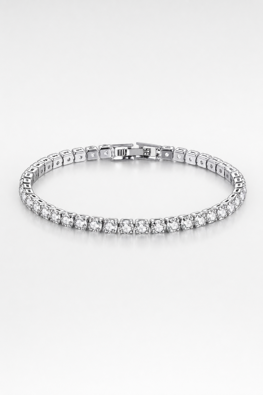 VVS tennis bracelet — sur fond gris