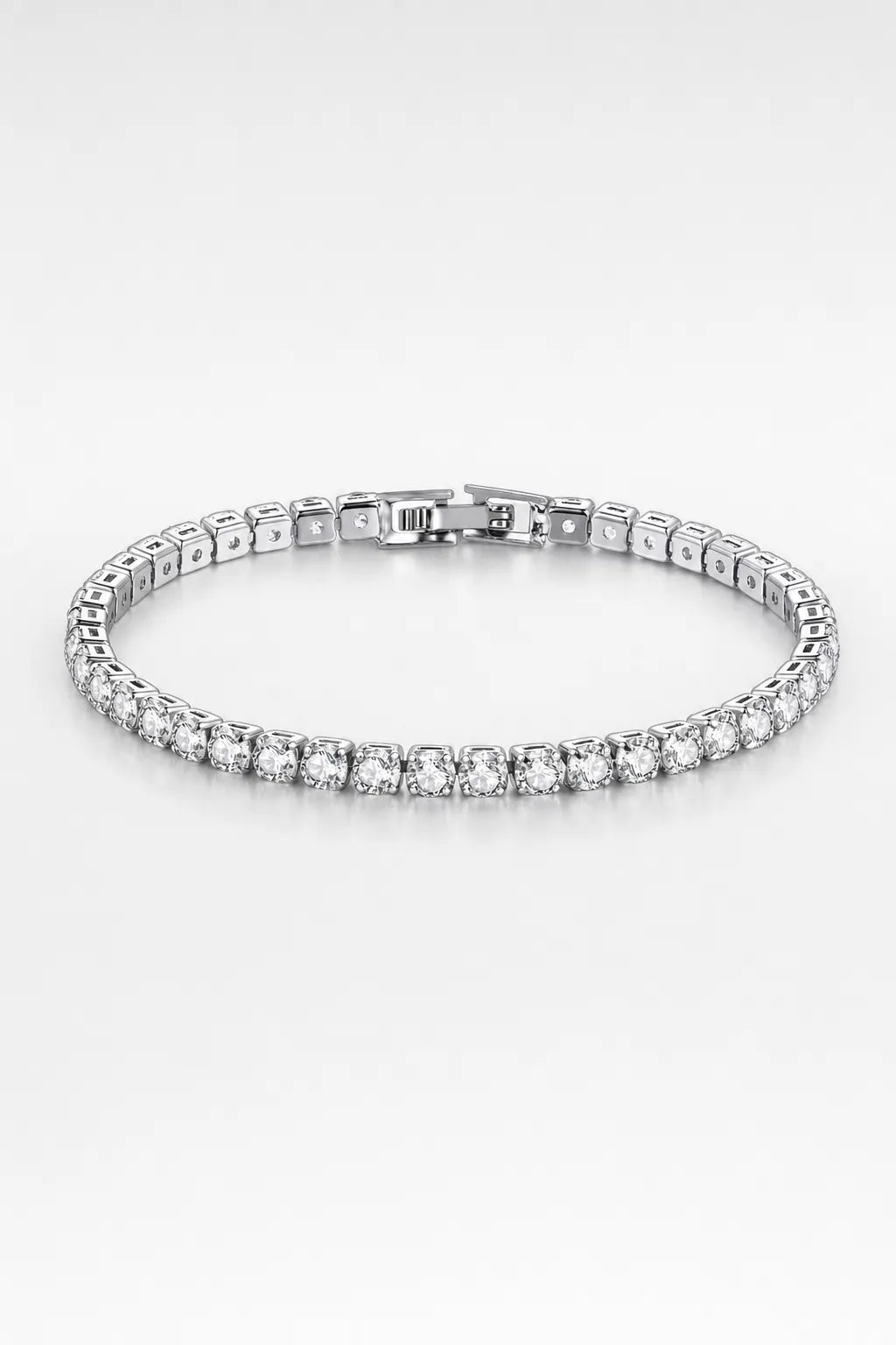 VVS tennis bracelet — sur fond gris