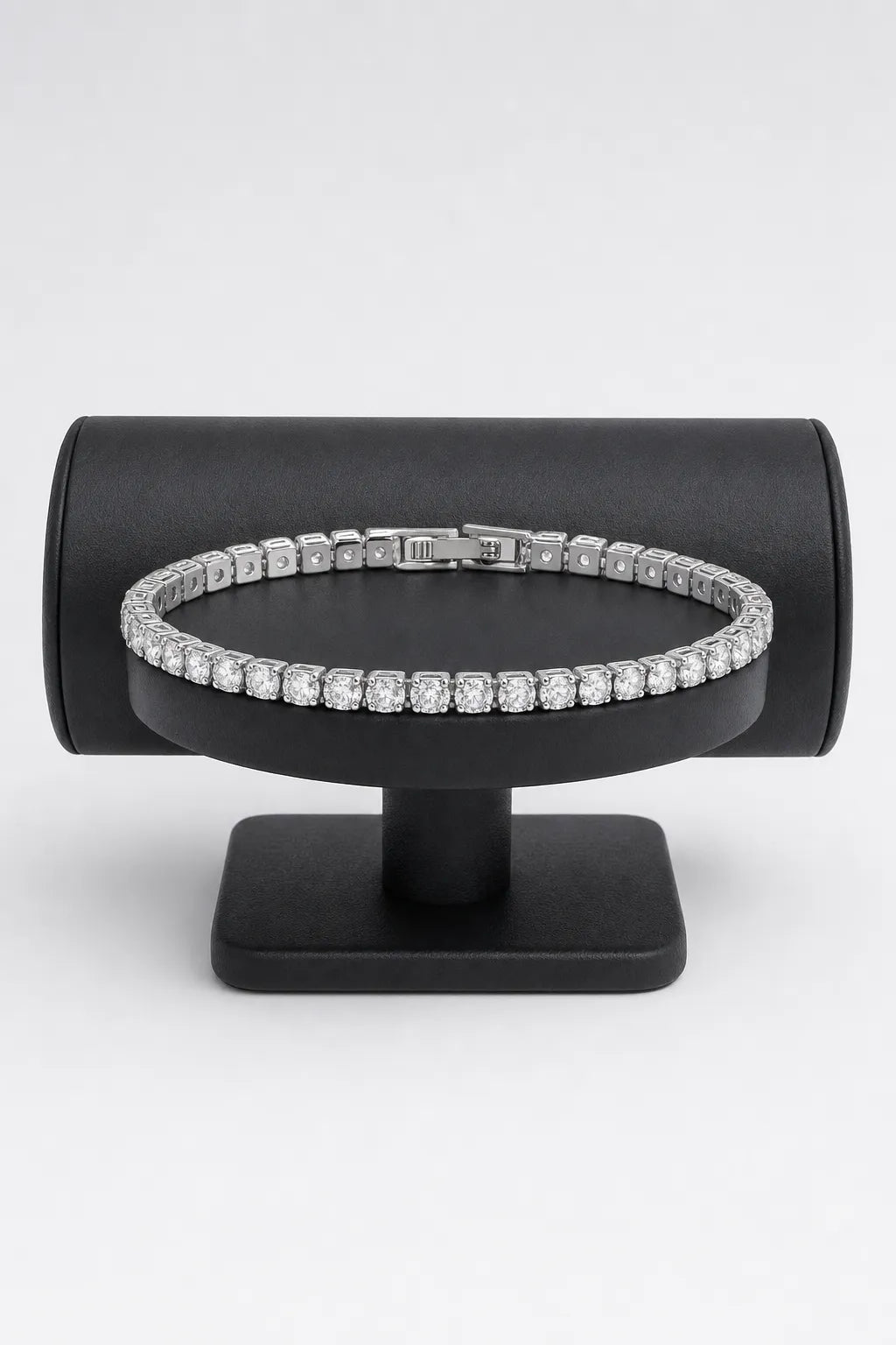 VVS tennis bracelet — sur présentoir noir mat